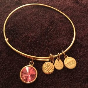 🎀Alex and Ani gold bracelet🎀